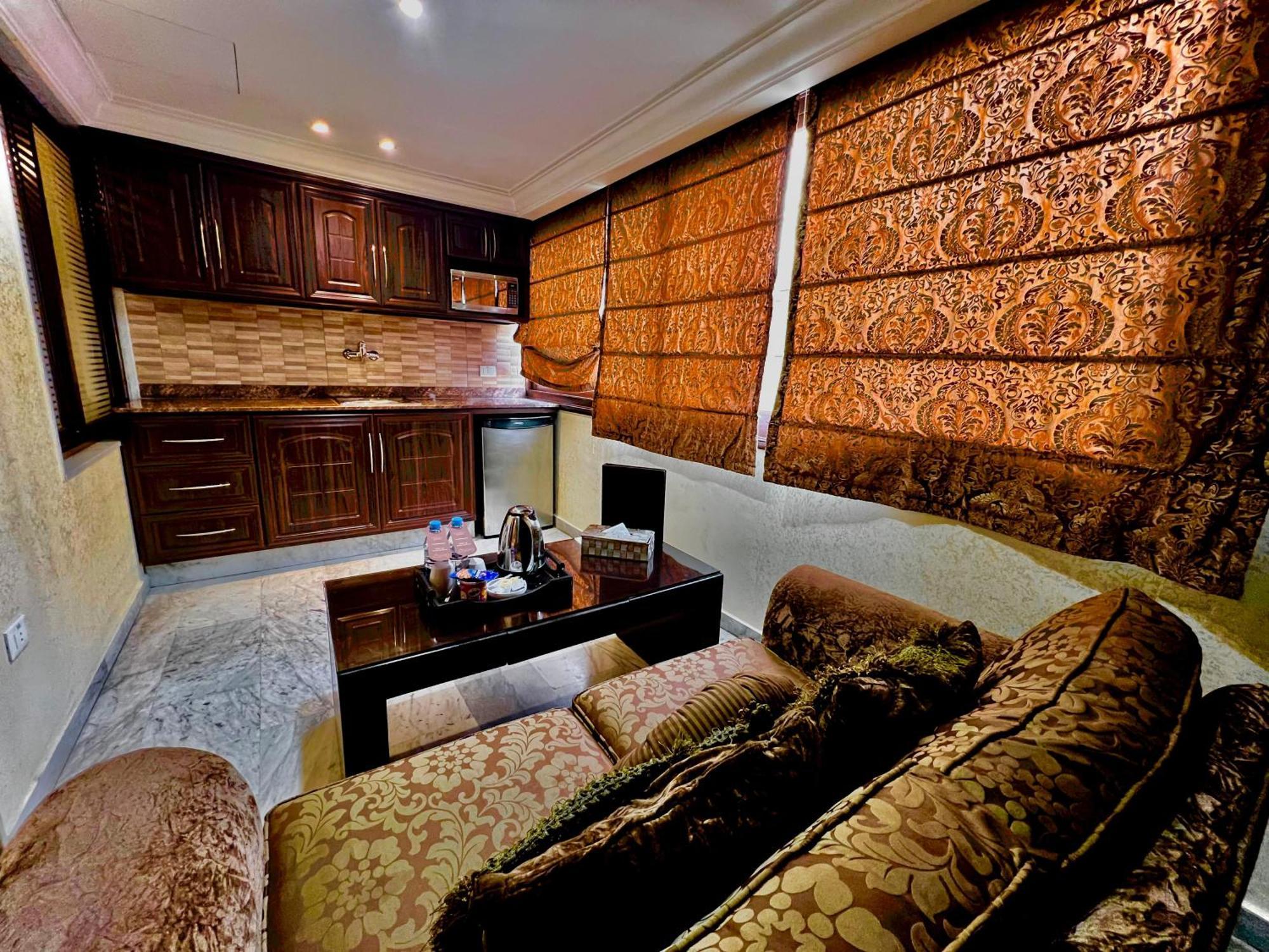 Queens Suite Hotel Бейрут Экстерьер фото